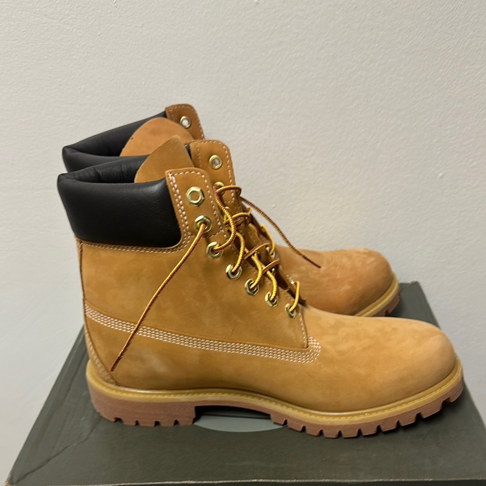HOST PICK 🎁🎁🛍️ Timberland Tan and Black Ankle Boots with Nubuck Leather. - Picture 5 of 12